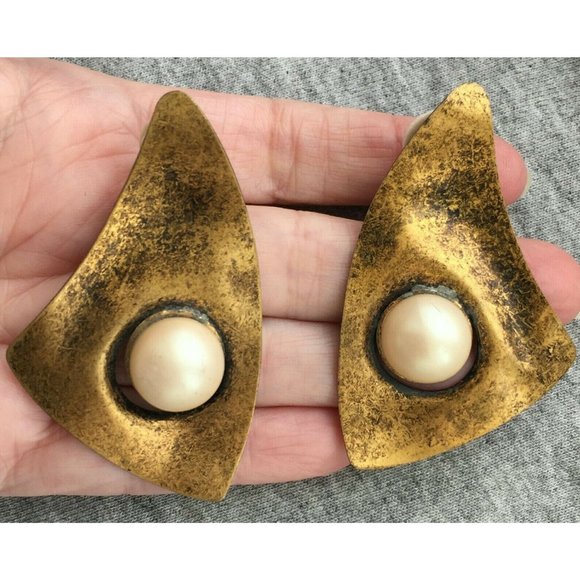 VTG Robert Lee Morris? Avant-Garde Faux Pearl gold tone EARRING Couture designer - Picture 2 of 6